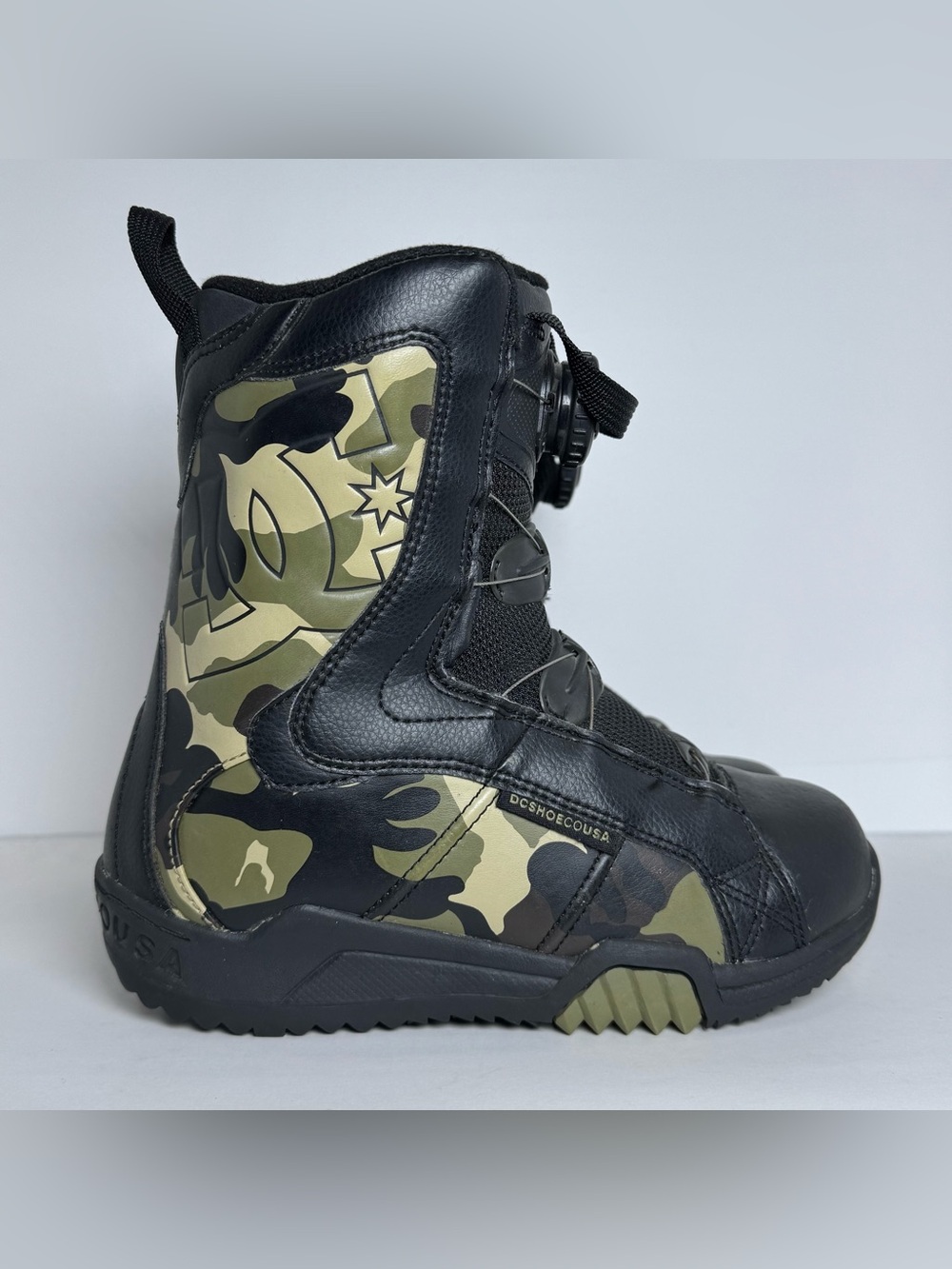 DC Shoes EMBLEM Boys Snowboard Boots Size 5 Kids Camouflage On Black BOA Lacing